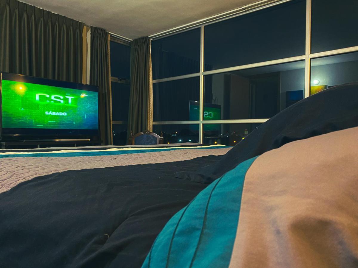 2 Rooms, 1 King Size Bed, 64" Smart Hdtv Guatemalaváros Kültér fotó