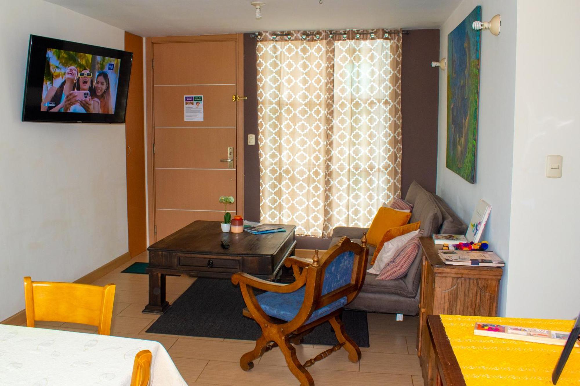 2 Rooms, 1 King Size Bed, 64" Smart Hdtv Guatemalaváros Kültér fotó
