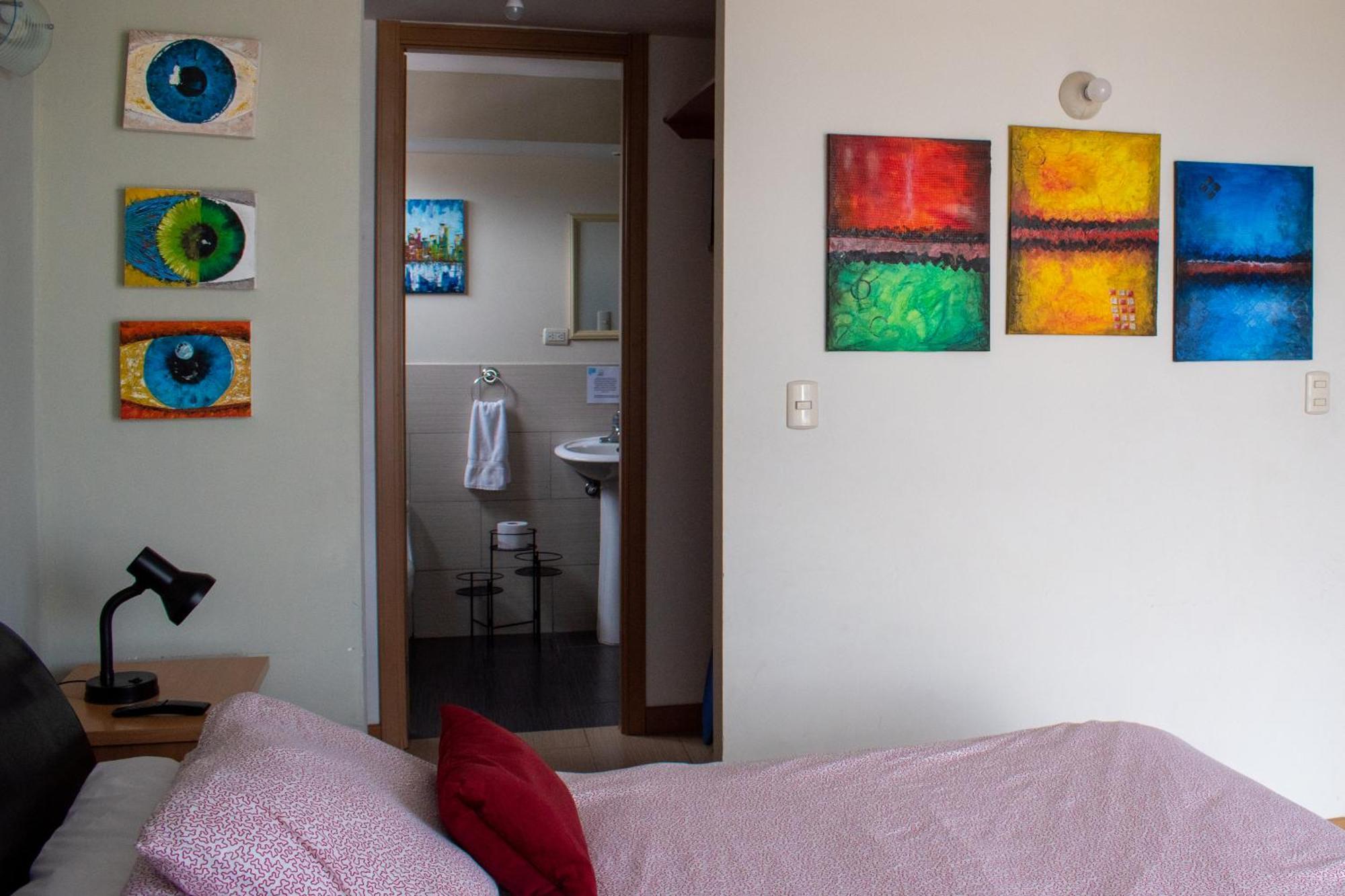 2 Rooms, 1 King Size Bed, 64" Smart Hdtv Guatemalaváros Kültér fotó